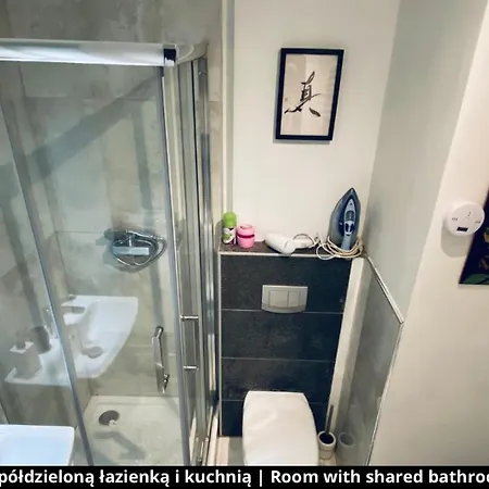 Vandrerhjem With Shared Bathroom And Kitchen