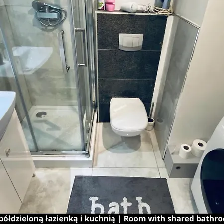 With Shared Bathroom And Kitchen Vandrerhjem *