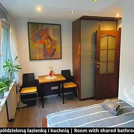 Vandrerhjem With Shared Bathroom And Kitchen Kraków