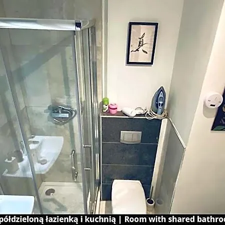 With Shared Bathroom And Kitchen Vandrerhjem Kraków