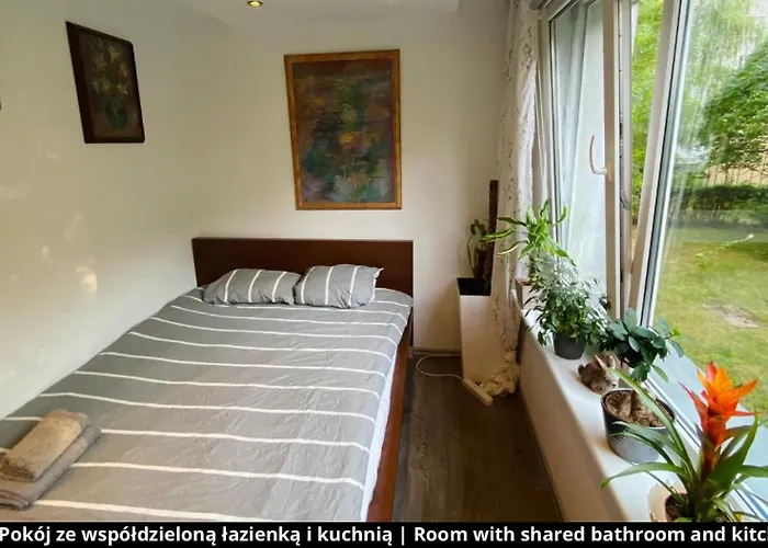 With Shared Bathroom And Kitchen Vandrerhjem Kraków