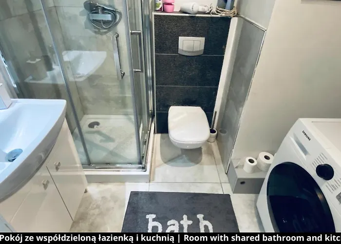 With Shared Bathroom And Kitchen بيت شباب *