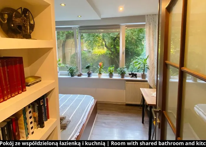 With Shared Bathroom And Kitchen * كراكوفيا
